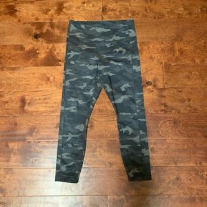 Athleta Ultimate Camo 7/8 Tight